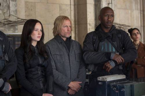 j-lawperfection:NEW stills of Jennifer Lawrence in Mockingjay Part 2 