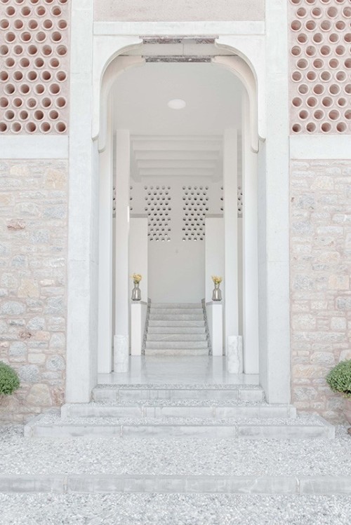 {Always love the Aman aesthetic. The Amanruya in Turkey was designed by Emine Ogun and Mehmet Ogun.}