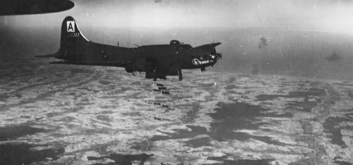  B-17 Flying Fortress In Flight 94th Bomb Group 333rd Bomb Squadron 