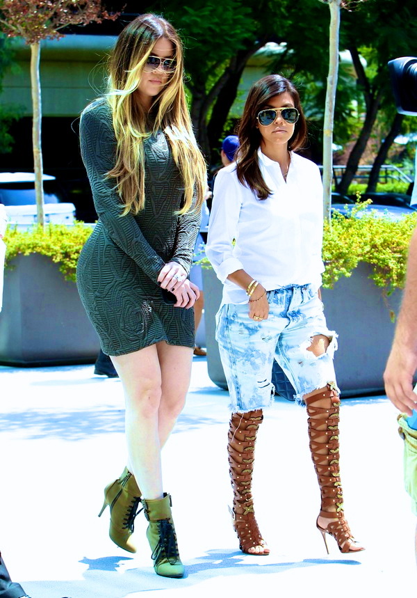 beautifulgodzilla:  Khloe got the best bum