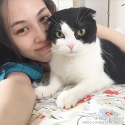 oliviamika:  kiko and her cat~mikasa and