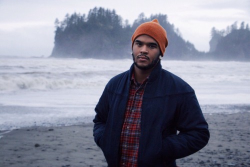bvthsvlts:  3 different pictures of me doing the same thing in Washington