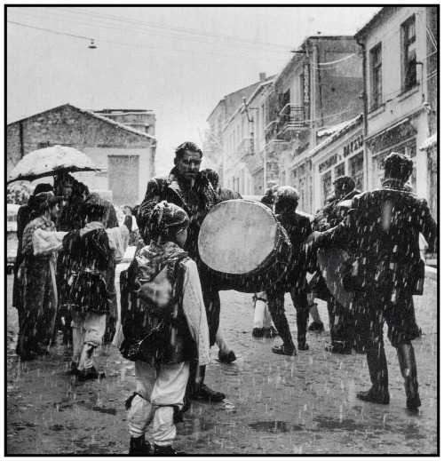 Σπύρος Μελετζής - Καρναβάλι στην Καστοριά το 1956 / http://bit.ly/2HZBThs