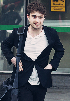 fiftyshadesen:  Daniel Radcliffe flies into Heathrow Airport from Los Angeles on