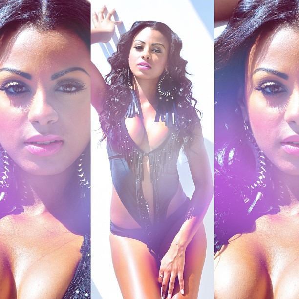 max-thicke6969:  bigpapij9:  Shades of the Day…    MaxXxwell Thicke’s Playhouse!