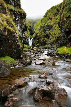 senerii:  Small waterfall by bm_photo on Flickr.