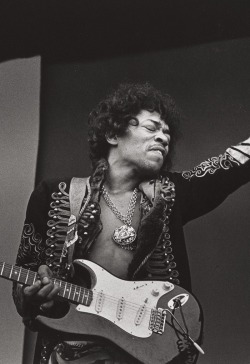 babeimgonnaleaveu:   Jimi Hendrix on stage