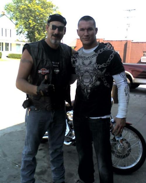 vipervenomisgoodforyou:  Credit to owners.  Nothing hotter than a man with a bike 