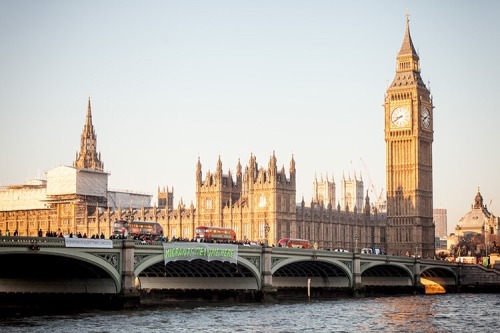 sandovers:bridges not walls protestors have dropped banners from every major bridge in london