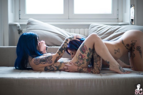 myfavesuicidegirls:  Saralilith and Riae are suicide scissor sisters ;) 