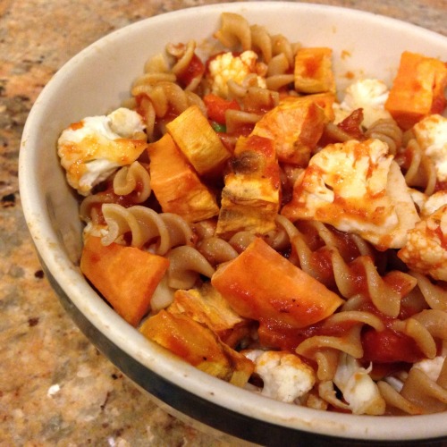 Vegan cooking yayy!! Whole grain pasta with baked sweet potatoes, cauliflower, corn and peas lathere