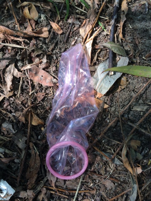 Unknown beautiful used condom! Damn, it looks so sexy!