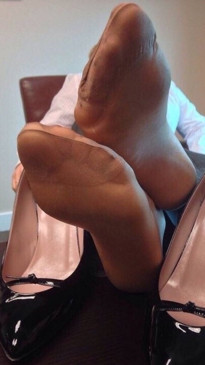 mypantyhosedreams: My gods.