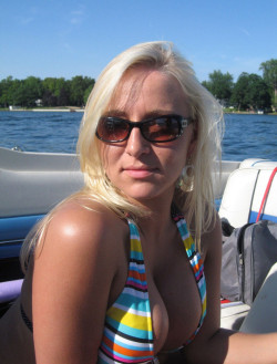 ricoishard:  Blonde bimbo on a boatricoishard.tumblr.com
