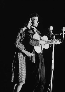 bobdylan-n-jonimitchell:  Joan Baez and Bob