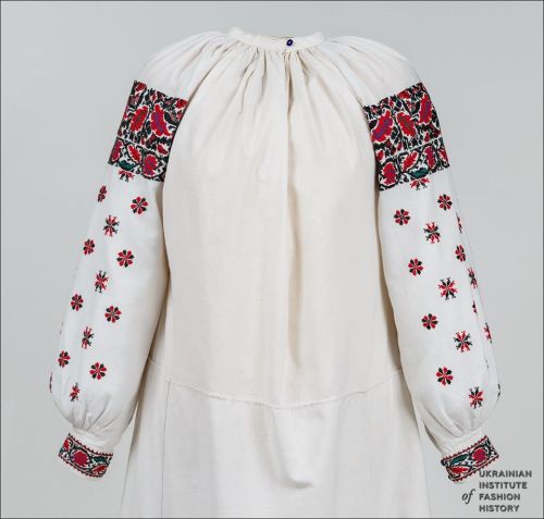З Днем Вишиванки! Сьогодні до вашої уваги традиційні українські сорочки із таких регіонів:1. Волинь 