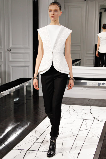 street-c0uture:  Balenciaga FW 2013 RTW. More from this collection 