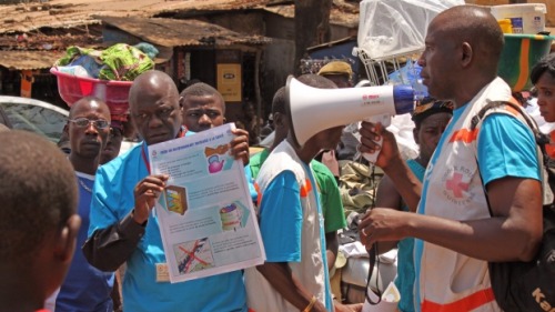 committeetoprotectjournalists: In Ebola-stricken countries, authorities and journalists should work 