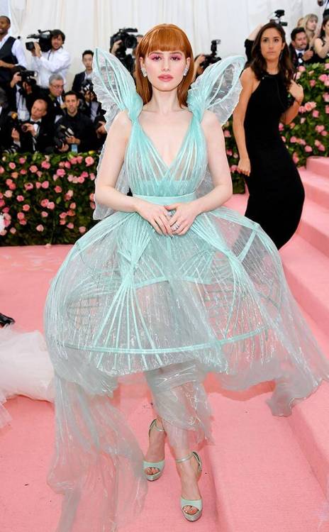 omgthatdress: Madelaine Petsch has come to steal your teeth. I am feeling the fae realness.