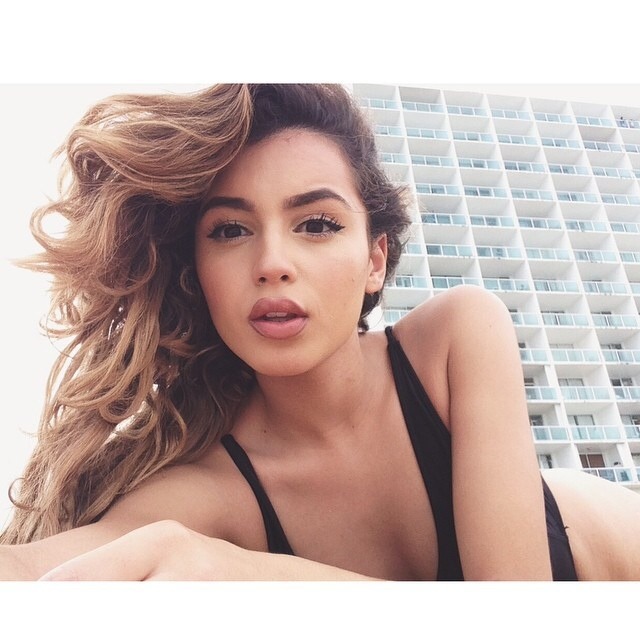 instagram-girlz:  http://instagram-girlz.tumblr.com                             @clothesmindedx3