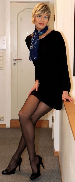 antoinette-loves-crossdressing:  Hot Hookups are just a click away   CLICK HERE  Coucou Eva