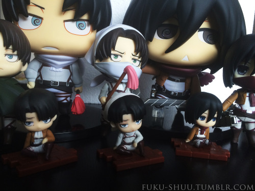 fuku-shuu:  My chibi Levi & Mikasa figurines! (▰˘◡˘▰) This took a while to set up, but totally worth it (ノ*゜▽゜*) 