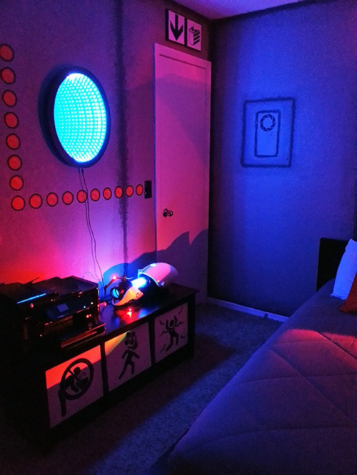 thenimbus:  theomeganerd:  Portal Themed Bedroom by Lauren  jesus fucking christ what a room 