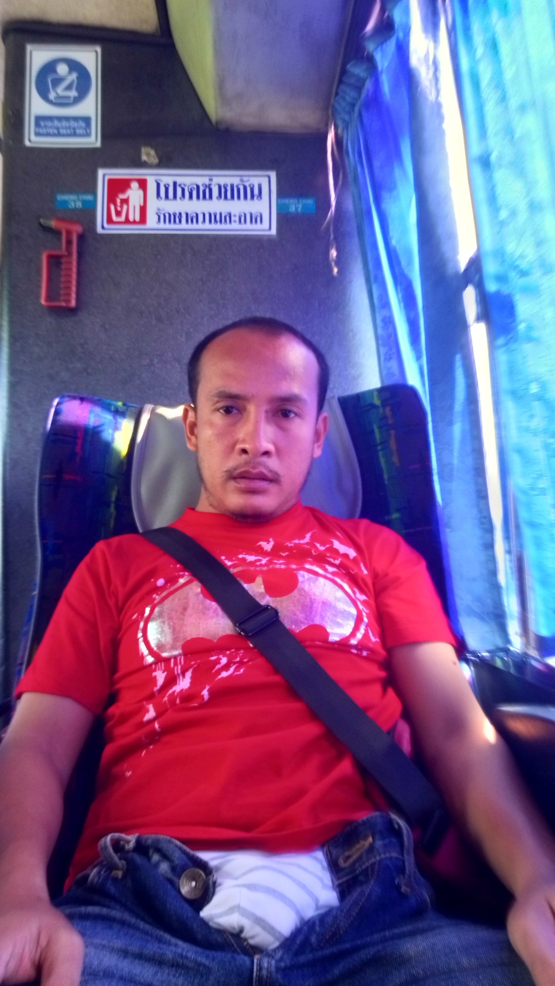 เงี่ยนควยบนรถทัวร์​ On the Bus.