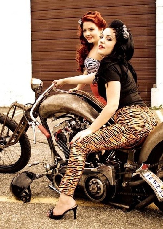 alternative-pinup:  Alternative Pin Up http://tinyurl.com/py4h3lj 