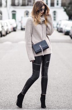 thechic-fashionista:  Turtleneck Sweater Pants Boots 