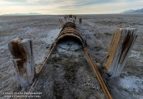 beautyofabandonedplaces:  Old Wooden Stave Pipe - Great Salt Lake - Utah - Gary Whitton [OC] [1000x695]