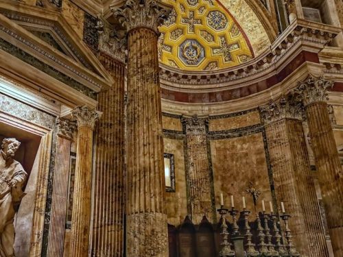 legendary-scholar:  Interior of the Pantheon in Rome.