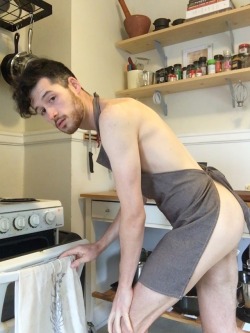 bentsnow: the kitchen slut uniform