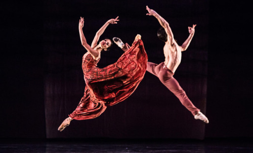 Karina Gonzalez and Charles-louis Yoshiyama of Houston Ballet in Maninyas, Fall For Dance Festival 2