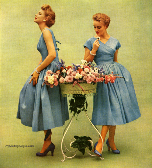 cherry-pop-rocks:  myvintagevogue:  Erwin Mills 1954 (Alice Bruno right)  ☄✧☽ 