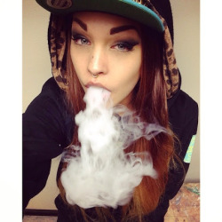 nothingbutbud:  Ganja girl 