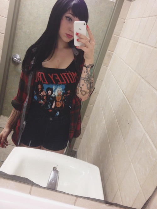 inhaleaggression:  Whataburger bathroom selfies
