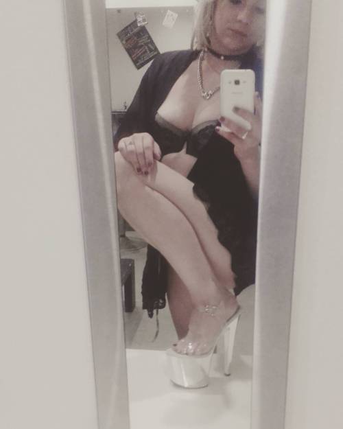 stripper-locker-room:  https://www.instagram.com/miss_pocky adult photos