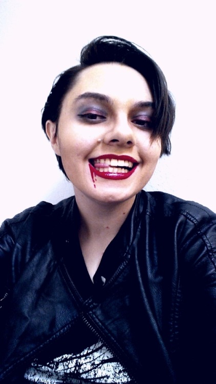 emissary-architect: i couldn’t find my teeth so here’s some cheap ass halloween selfies 