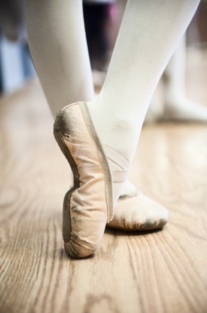 blackpeopledoshittoo:  iluvsouthernafrica:  South Africa: Young ladies train in Ballet