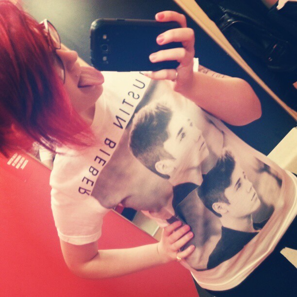 bepr:  Finally wore my #justinbieber shirt out. My hair matches the #target #fittingroom