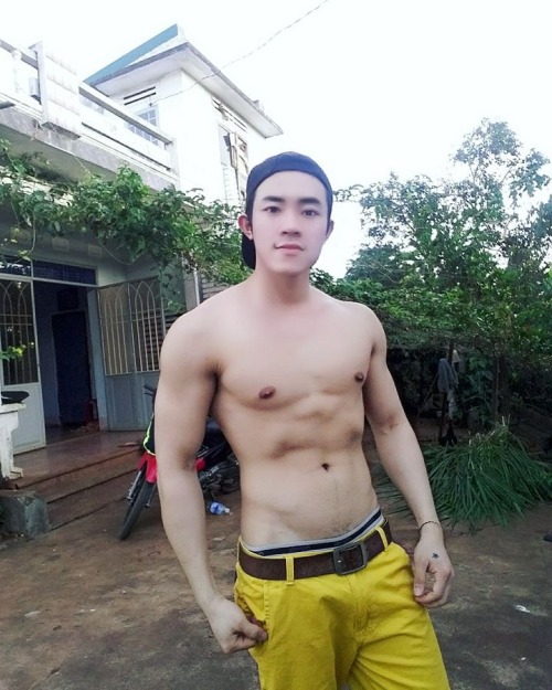 rebelziid:Handsome Asian Guy Exposed [ Nude shots ]漂亮的身材和鸡鸡