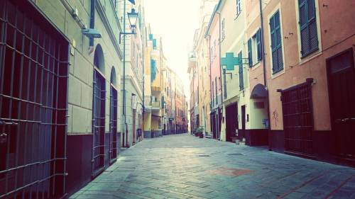 7 a.m.#loano #Liguria #street #emptyplaces #cittàdeserta #latergram #igersitalia #igersliguria #iger