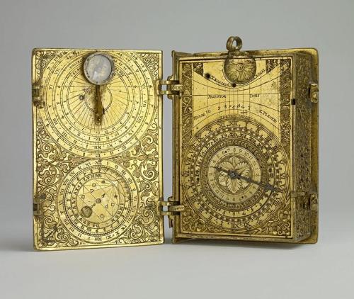 historyarchaeologyartefacts:Gilt/brass cased clock-watch with sundials and lunar volvelle in the for