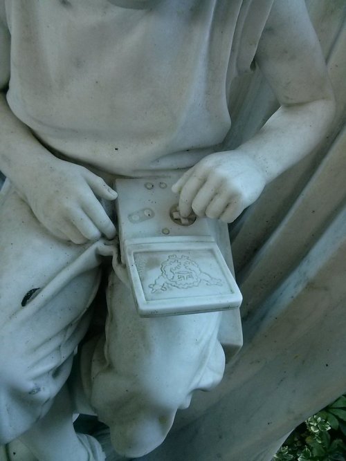 mofobian:  youdontevenliftt:  What  The source was deleted- A 5-year-old boy’s tombstone is of him playing Pokemon, something he got to love and enjoy before his life ceased to be. Source