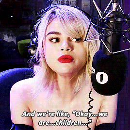 selenagomezgifs: Demi [Lovato] said Barney was hot.