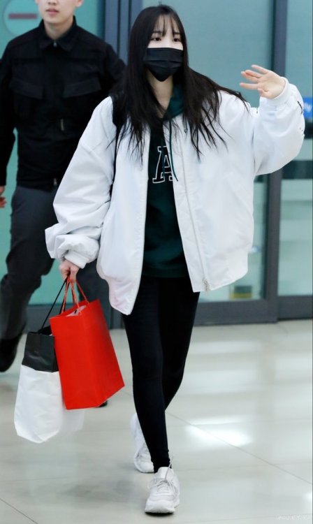 GFRIEND Yuju airport fashion at Incheon Airport [180301]