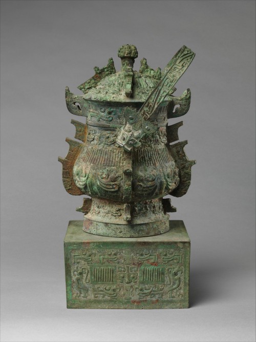 Ritual Wine Container (Yu) with Lid and PedestalPeriod: Western Zhou dynasty (1046–771 B.C.)Da