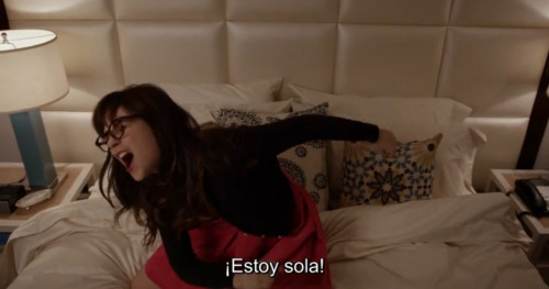 zlameloide:  hablandoconlasestrellas:  Voy a rebloguear esto cada vez que lo vea. Es tan yo 😂  Jessica Day, New Girl.