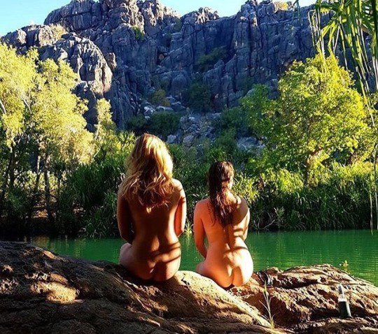 To be nude is one of the best ways to connect with nature 😍https://twitter.com/YannNaturist/status/1068717391612387328?s=19